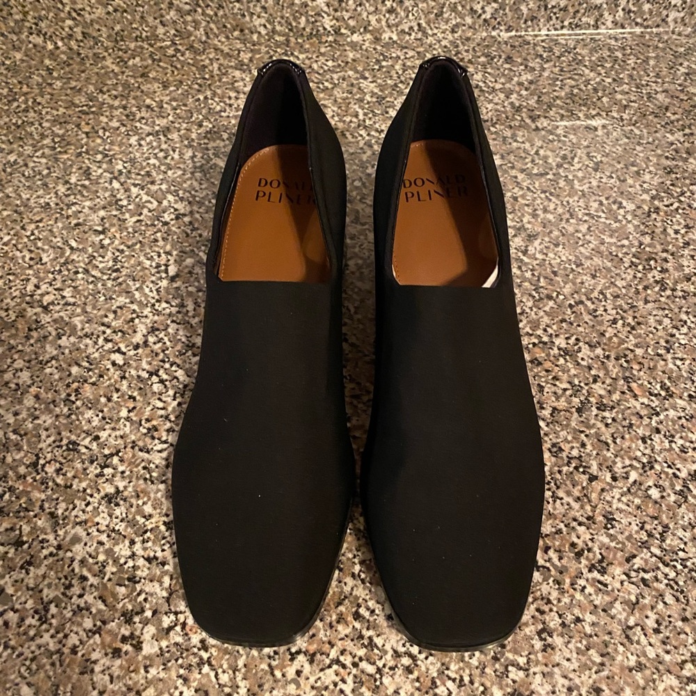 NWOT Donald Pliner Heels